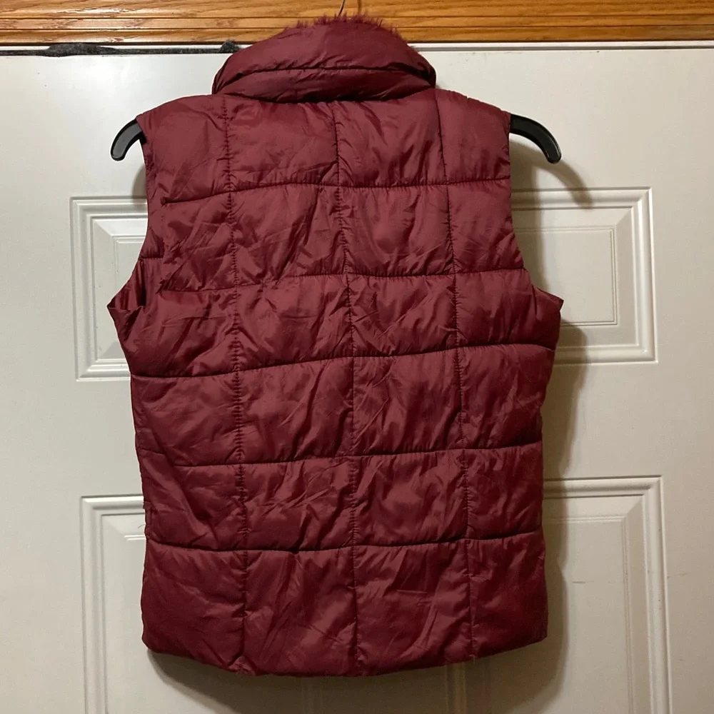 Burgundy‎ Puffer Vest with Faux Fur Collar M